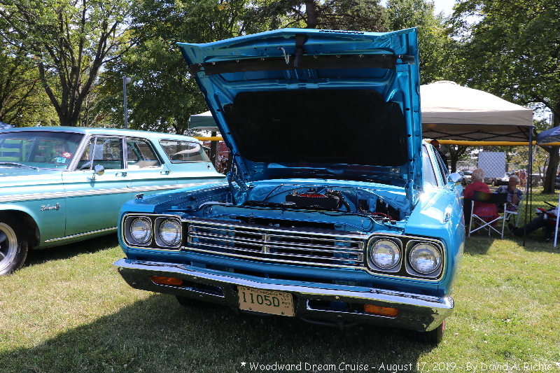 IMG_5660-Andy's 1969 Road Runner.jpg